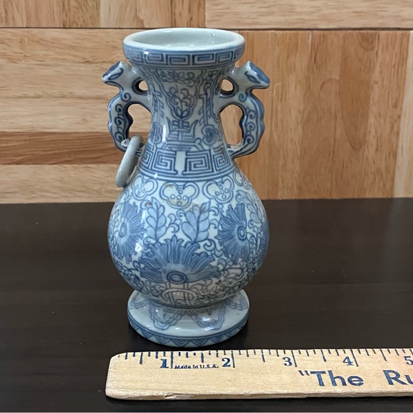 Vintage Asian Blue/White Ceramic Porcelain 5.25” Vase - Picture 8 of 15